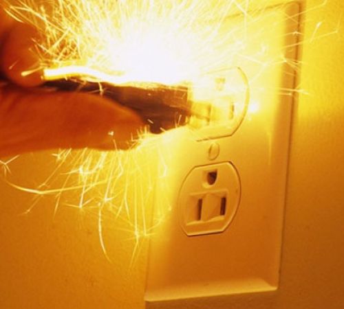 Làm gì khi xảy ra sự cố chập điện ?