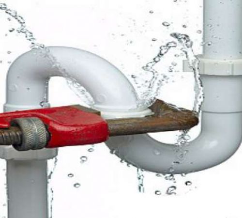 Làm gì khi ống nước bị vỡ ?