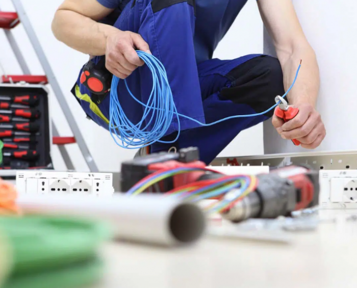 Kinh nghiệm khi thuê thợ sửa chữa điện nước tại nhà